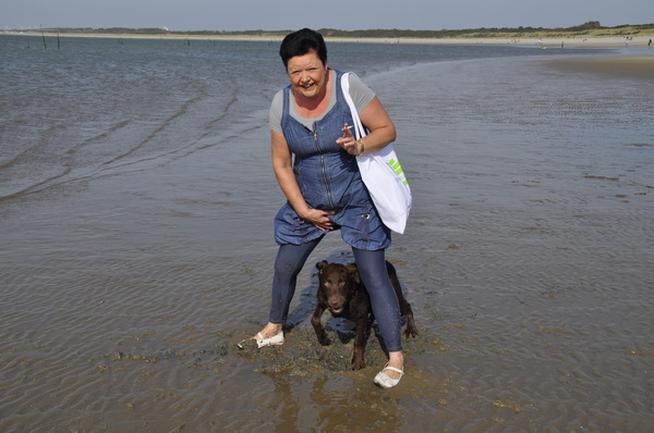 Spero zijn eerste keer op strand