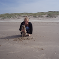 Pip en ik voor het eerst samen wandelen en genieten van zon, zee en het strand. 