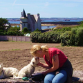 tijdens een wandeling, even knuffelen